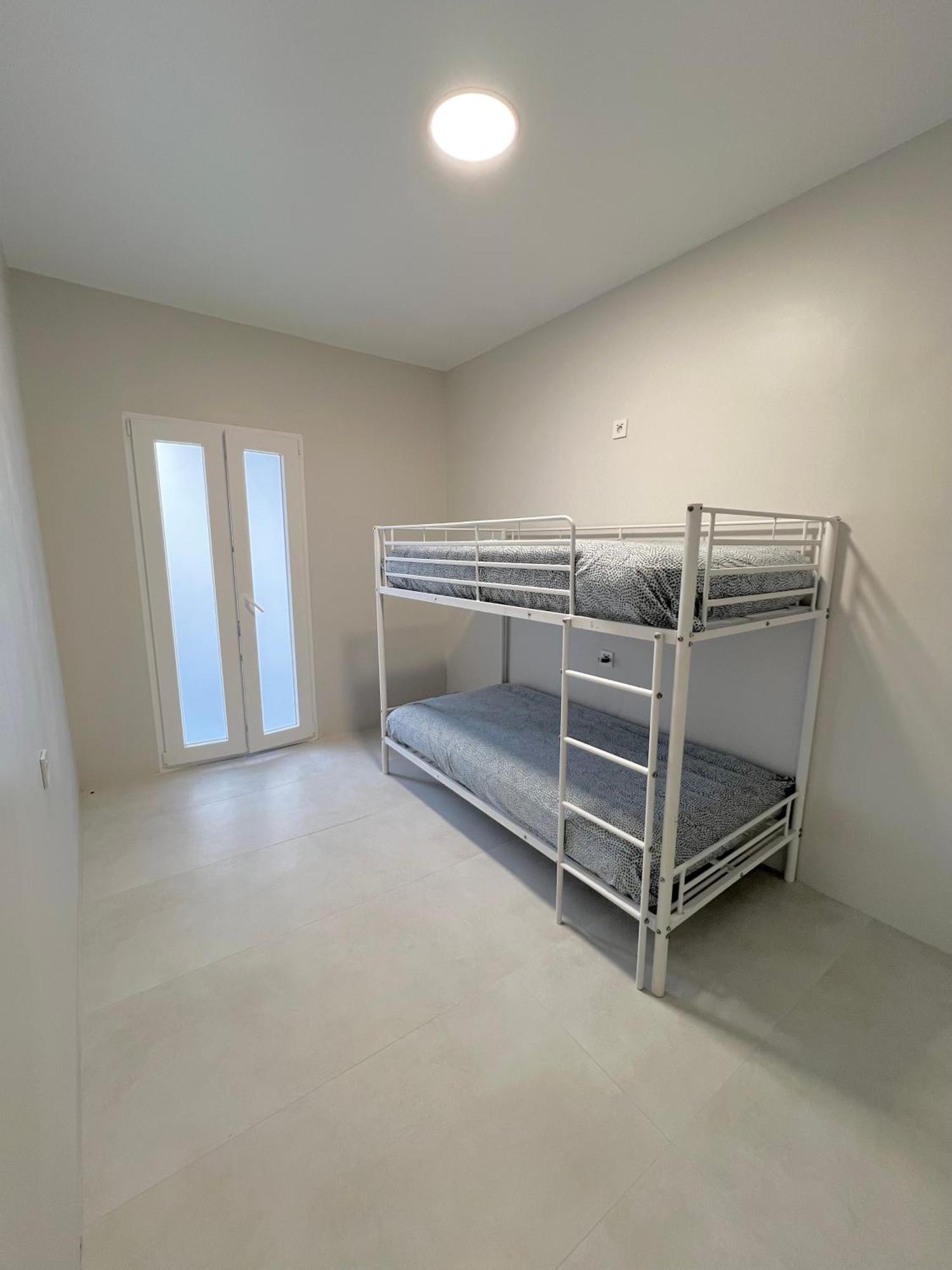Hostel Oasis Мадрид Екстериор снимка