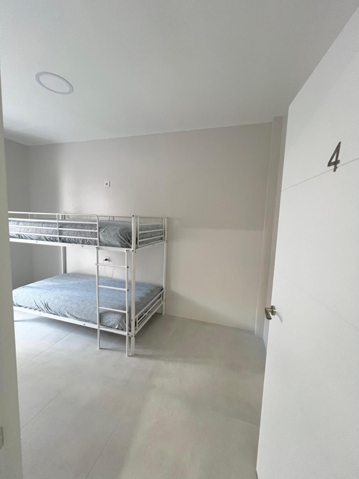 Hostel Oasis Мадрид Екстериор снимка