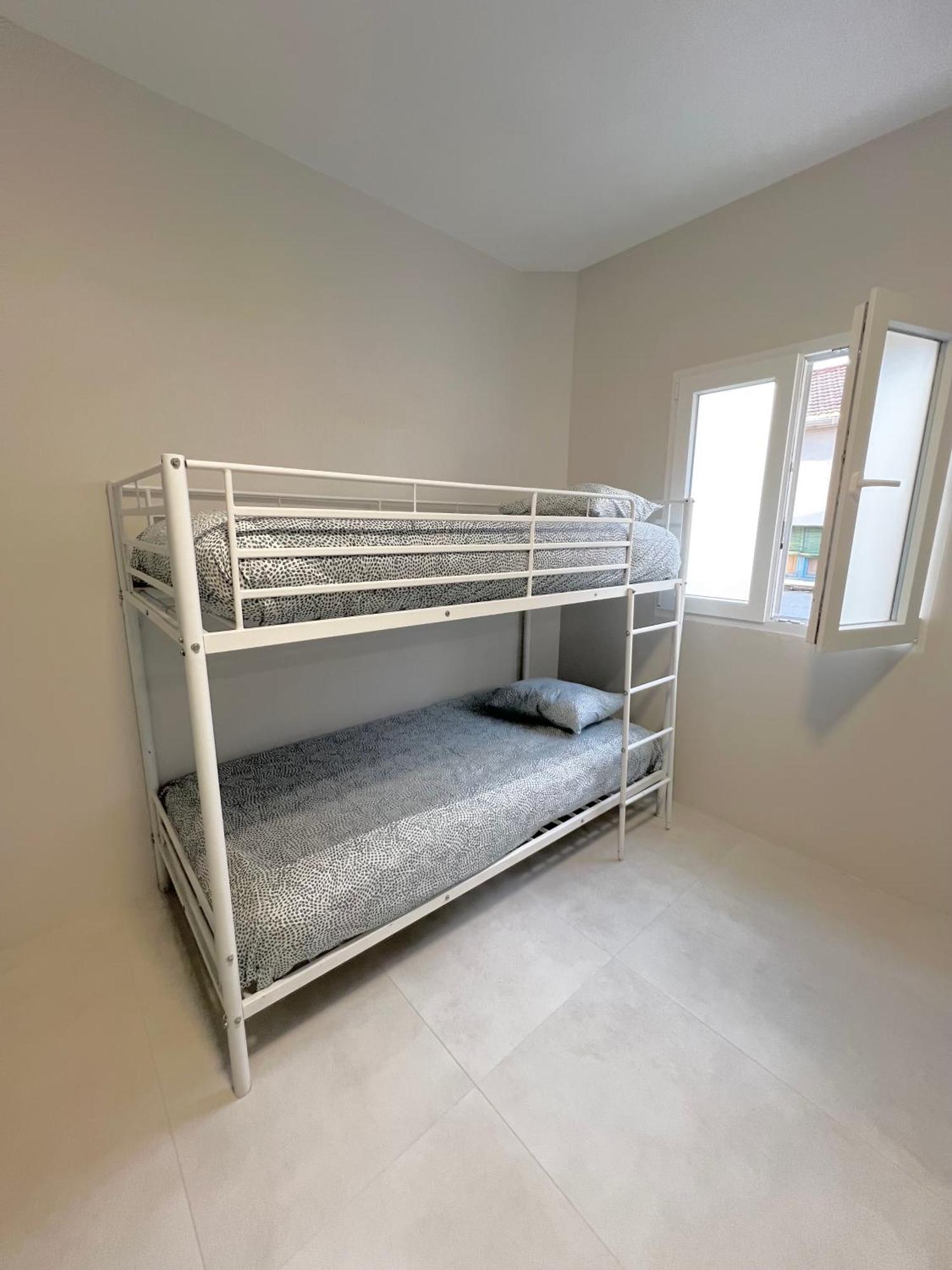 Hostel Oasis Мадрид Екстериор снимка