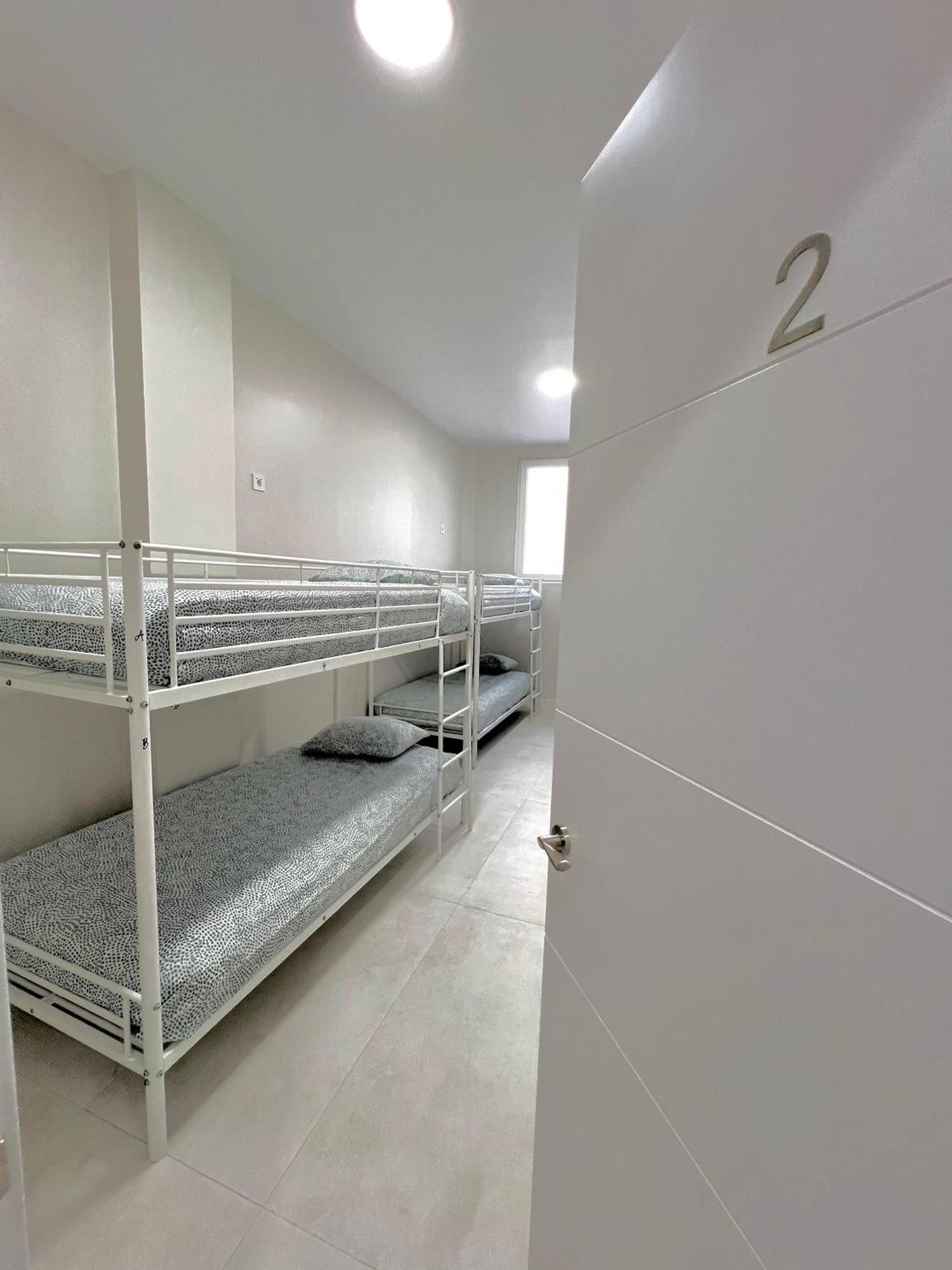 Hostel Oasis Мадрид Екстериор снимка
