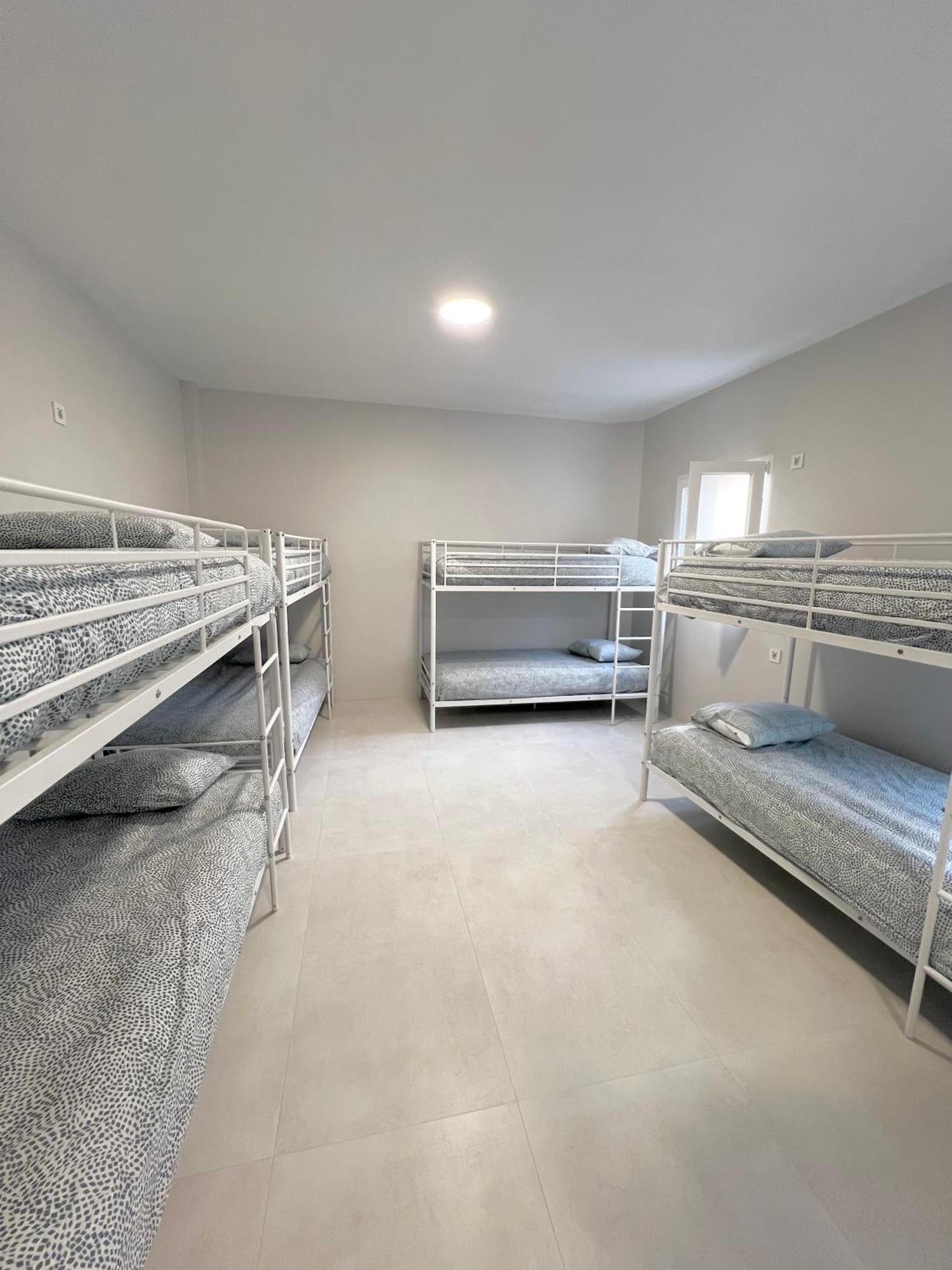 Hostel Oasis Мадрид Екстериор снимка