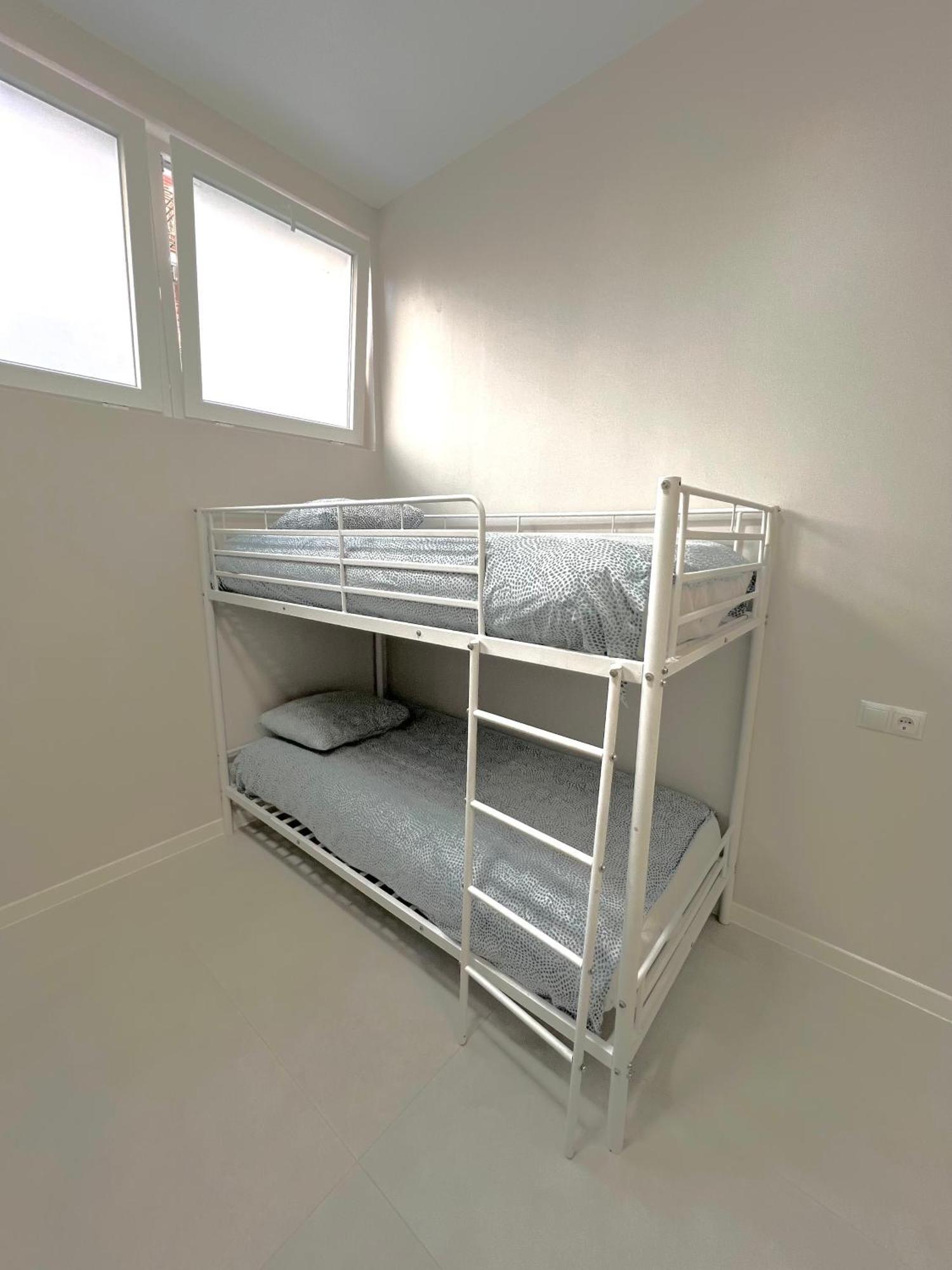 Hostel Oasis Мадрид Екстериор снимка