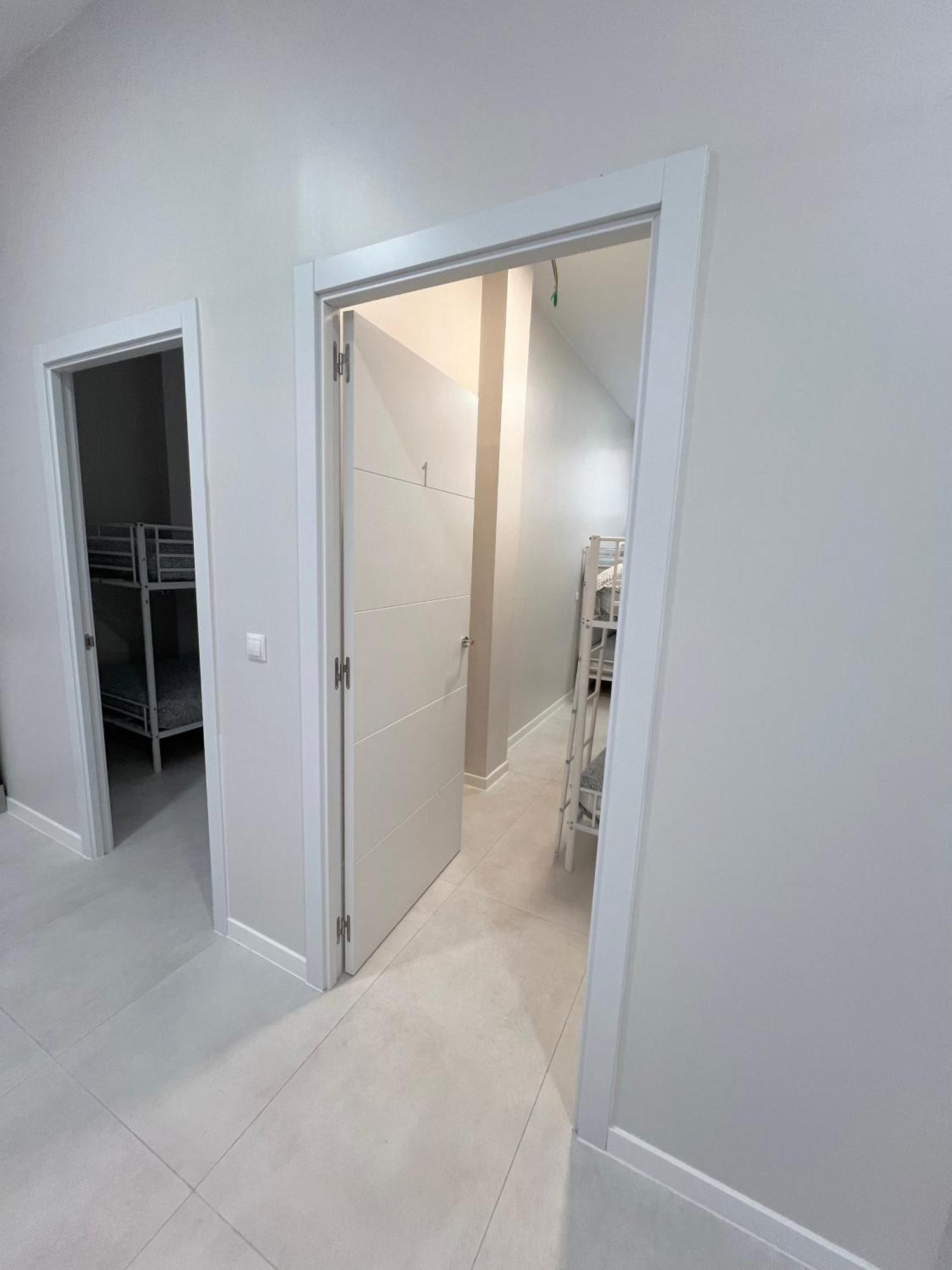 Hostel Oasis Мадрид Екстериор снимка