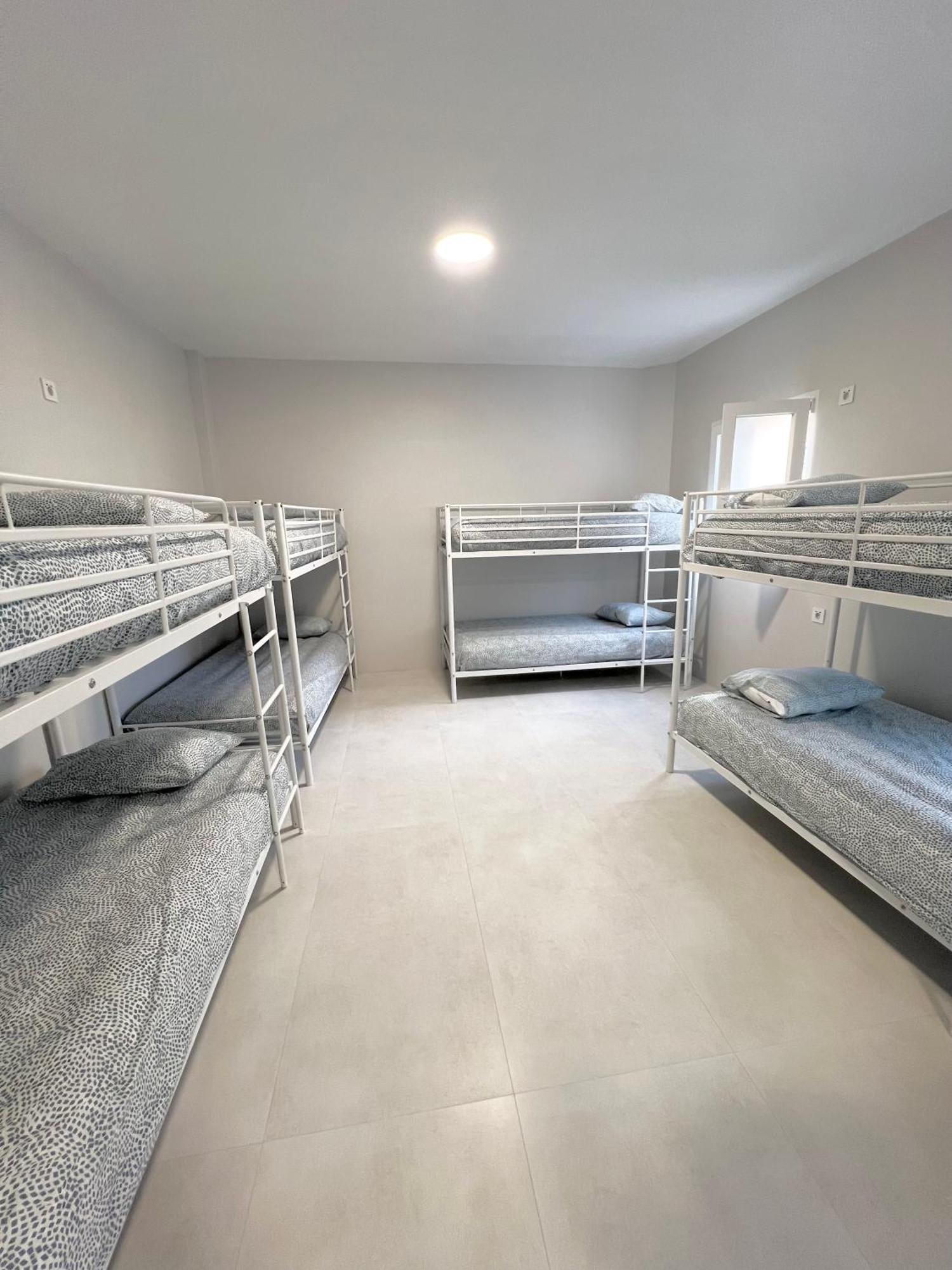 Hostel Oasis Мадрид Екстериор снимка