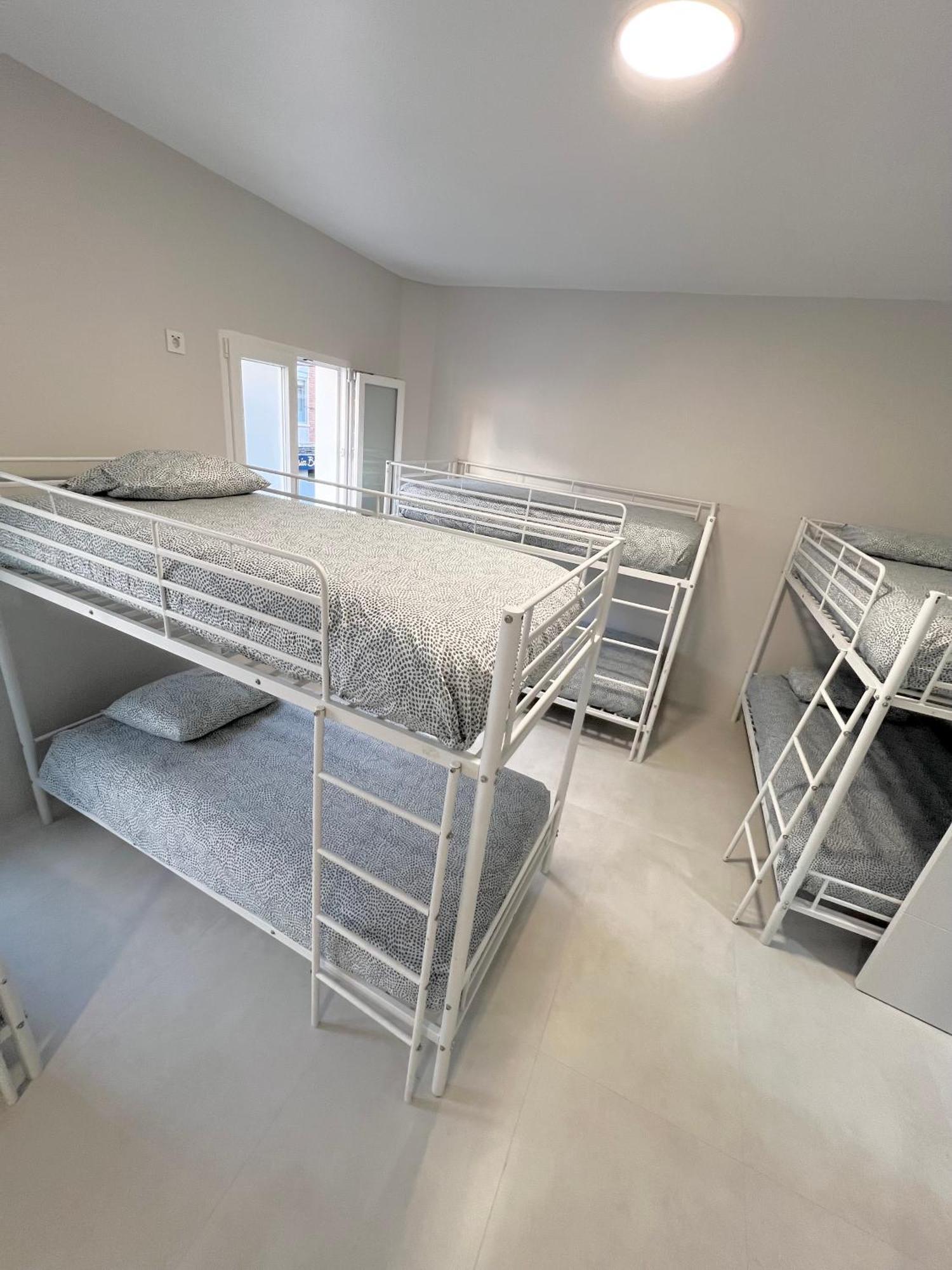 Hostel Oasis Мадрид Екстериор снимка