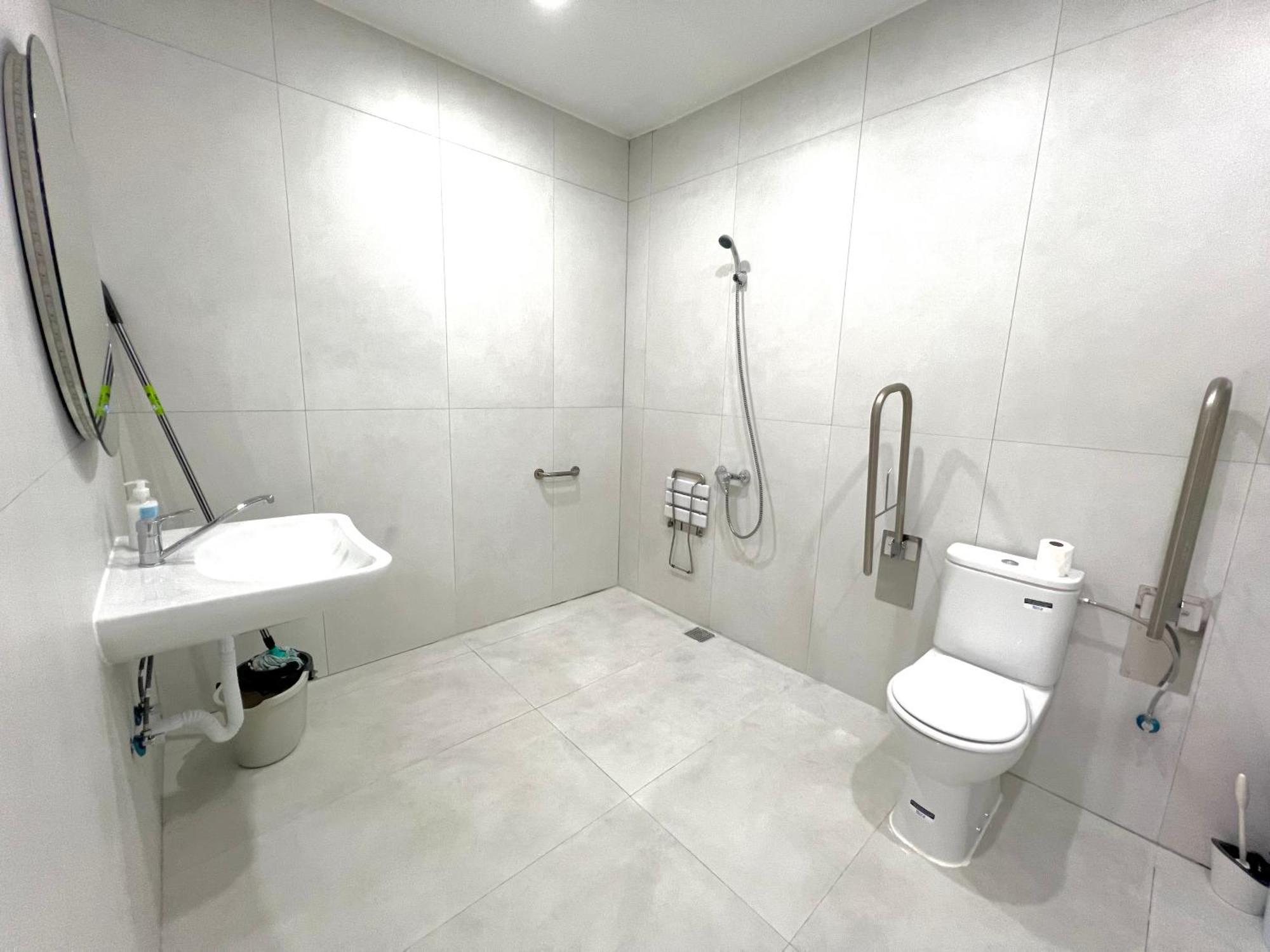 Hostel Oasis Мадрид Екстериор снимка