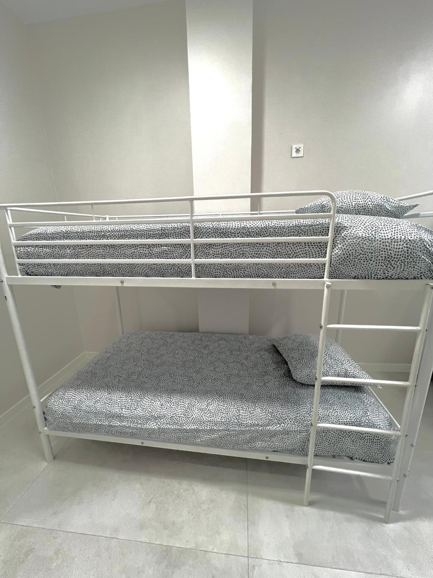 Hostel Oasis Мадрид Екстериор снимка