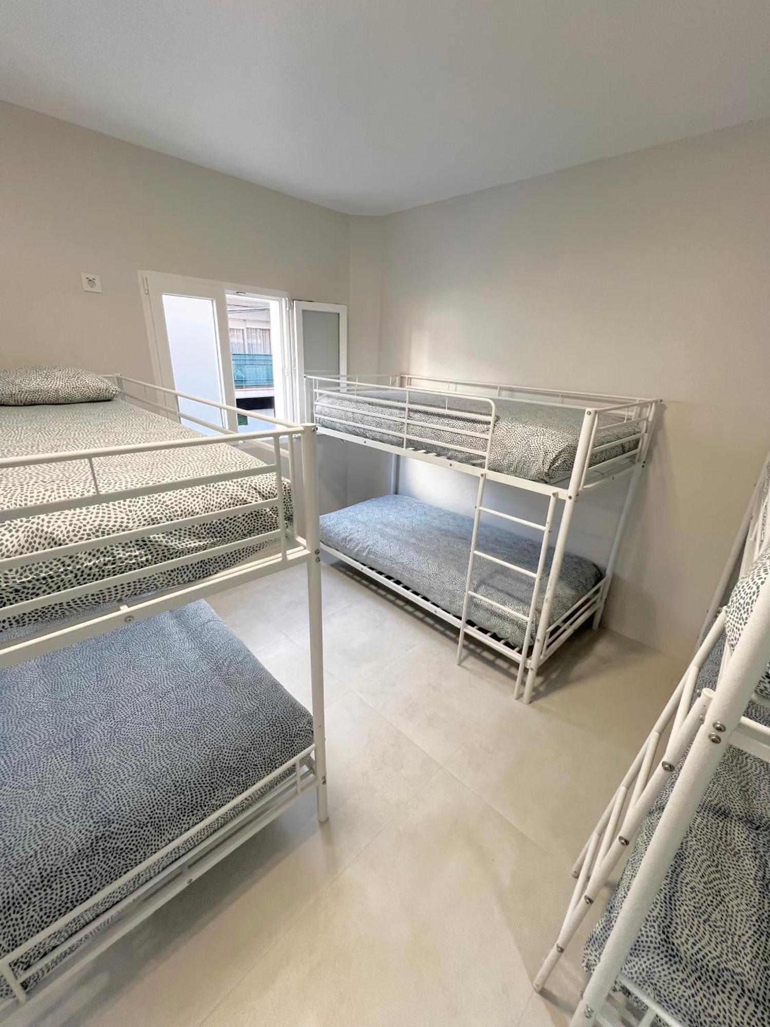 Hostel Oasis Мадрид Екстериор снимка