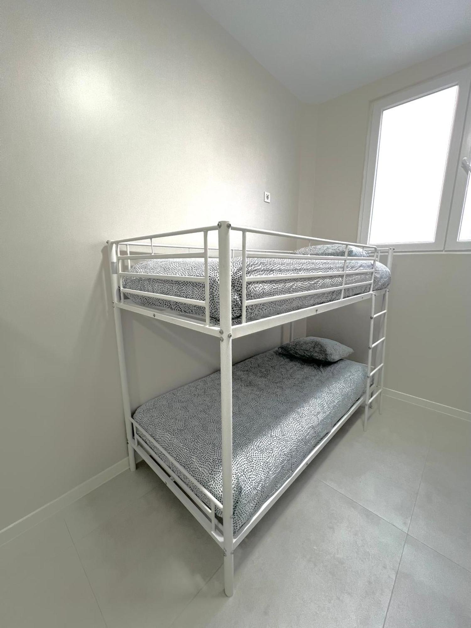 Hostel Oasis Мадрид Екстериор снимка